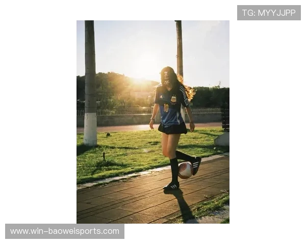 足球球星女儿颜值超高引关注成为新一代网红萌主