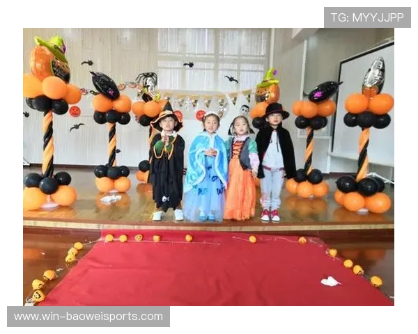 足球球星化身万圣节角色 穿上创意服装庆祝鬼节趣味十足